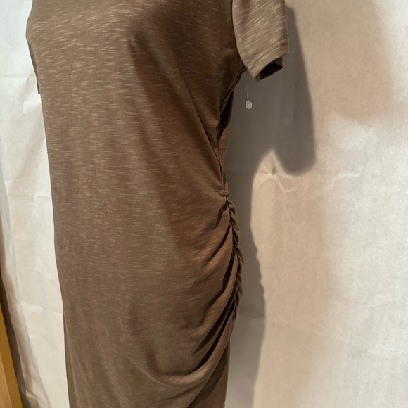 Elegant Brown T-Shirt Dress - Picture 3 of 8